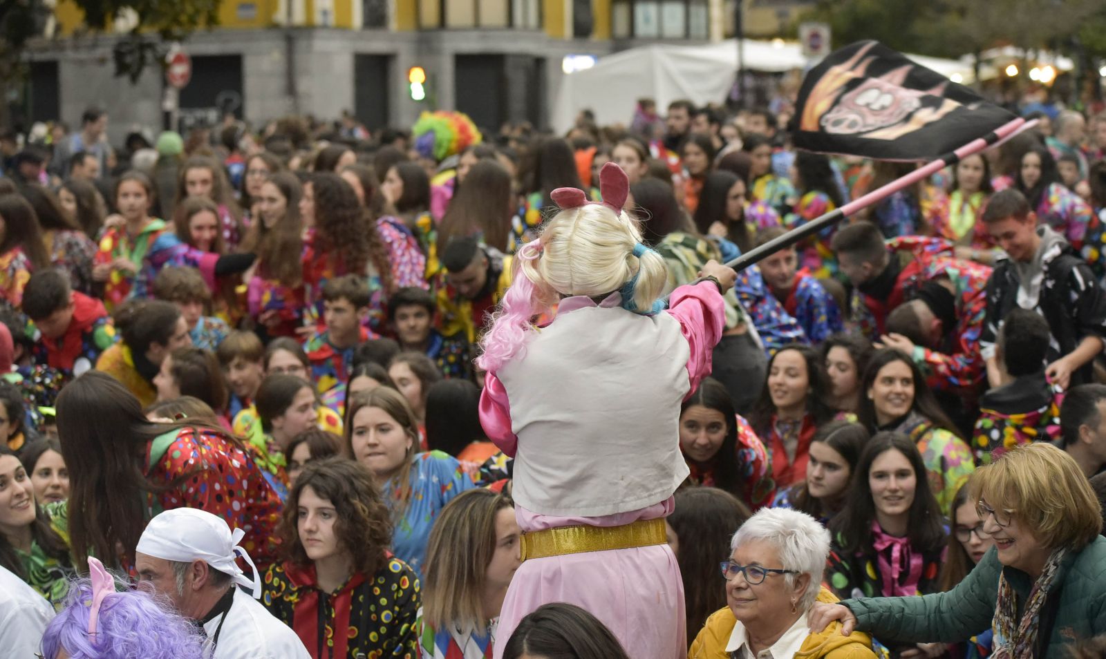 Pasacalles de bajada de los toros con la charanga en los carnavales de Tolosa 2020