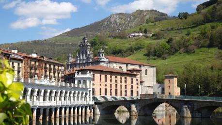 Tolosa vista panoramica fotografia con rio oria